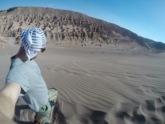 Sandboarding na pustyni Atacama